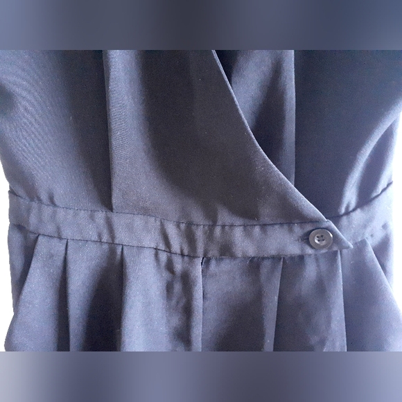 Fitted romper with square metallic shoulder studs - Picture 5 of 9